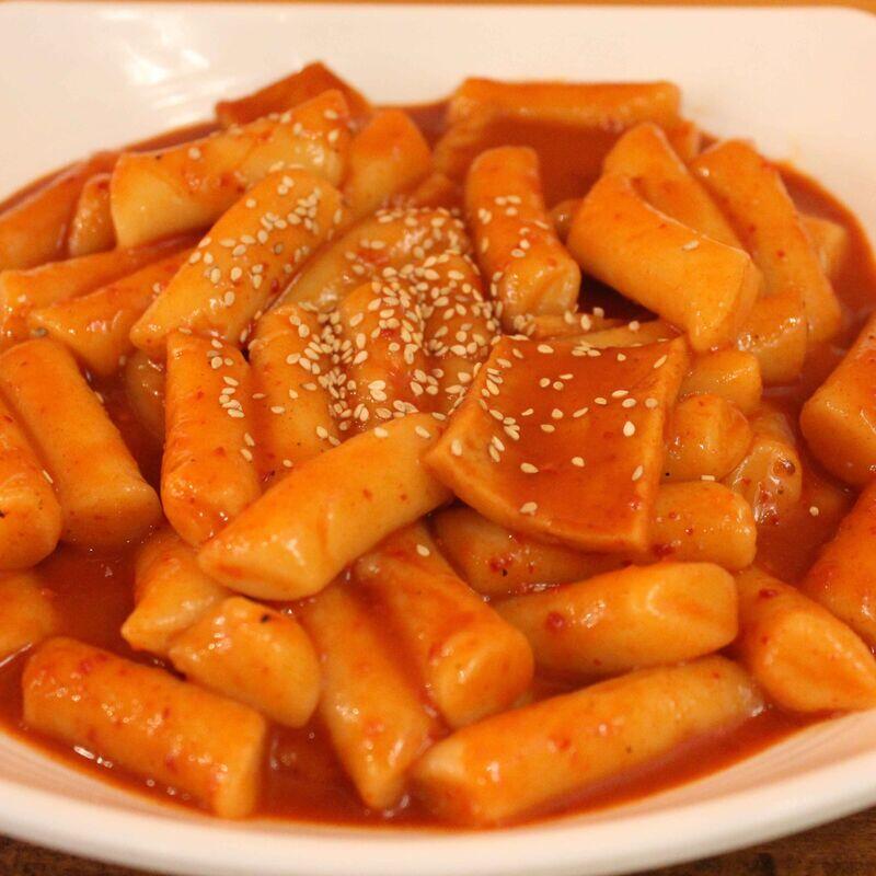 떡볶이 (Spicy Rice Cake)